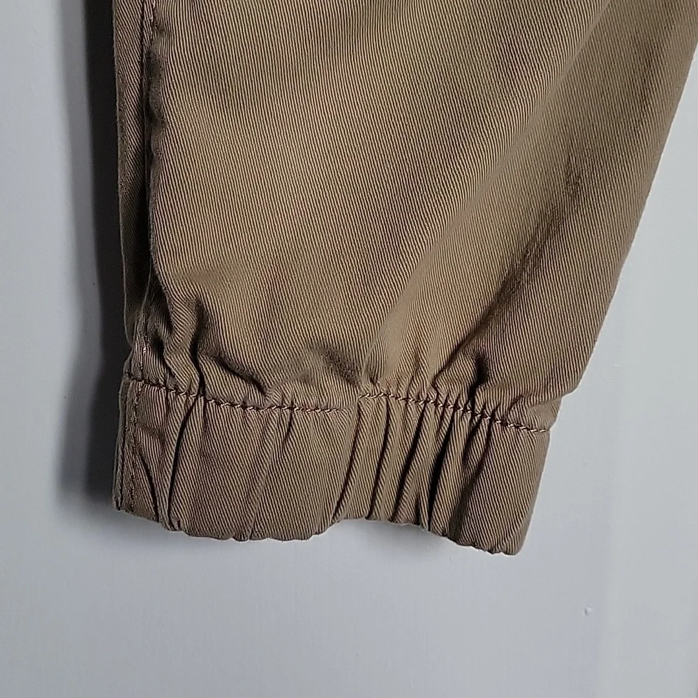 Urban Pipeline men's small khaki pants. 27 1/2 inch inseam.
